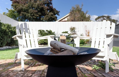 Invermay Casa | Elegant 2-Bedroom Home with Curated Decor & Outdoor Entertaining