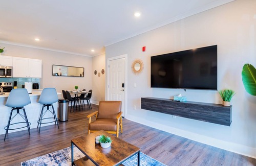 Port Wentworth Apartamento | Elegant 2-bedroom stay with AC, fitness room, WiFi, pool - D