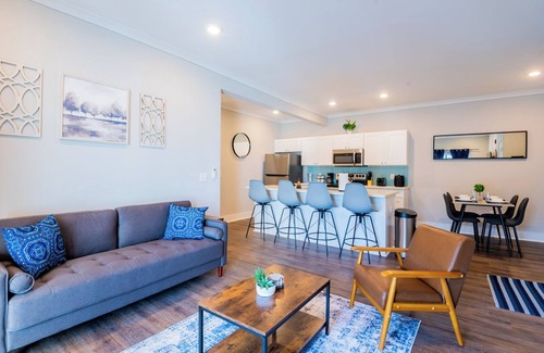 Port Wentworth Apartamento | Elegant 2-bedroom stay with AC, fitness room, WiFi, pool - D