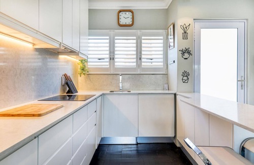 Green Point Apartamento | Elegant 2 Bedroom 1 Bath Apartment Near Sea Point Promenade