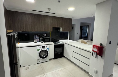 Bur Dubai Apartamento | Elegant 2-Bedroom, 2-Bath Luxury Apartment in the Heart of Je VC