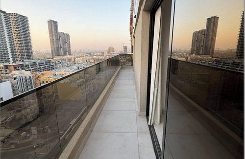 Bur Dubai Apartamento | Elegant 2-Bedroom, 2-Bath Luxury Apartment in the Heart of Je VC