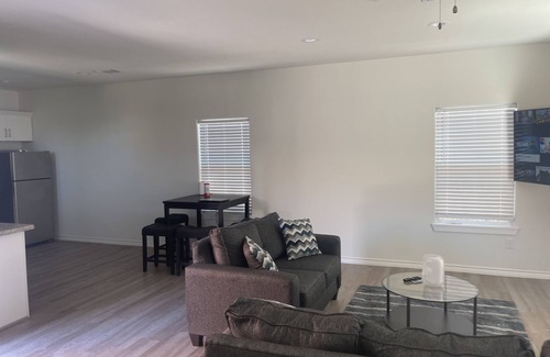 MacGregor Casa | Elegant 2 Bedroom 2 bathroom house in the museum district