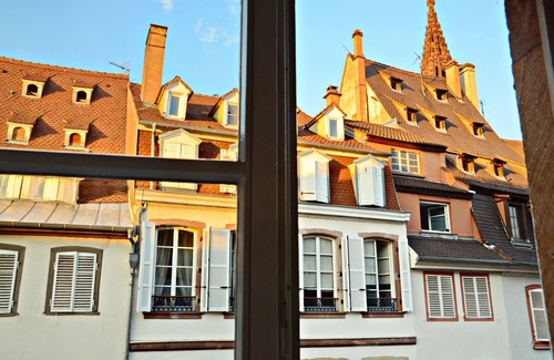 City-Centre - Petite France Apartamento | Elegante apartamento de 2 dormitorios en el corazón del centro histórico de Estrasburgo.
