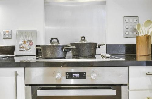 Highbury West Apartamento | Elegant 2-Bedroom Apartment with Balcony
