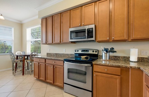 Braden River Condominio | Elegant 2-bedroom Condo with Picturesque Pond and Golf Course Views