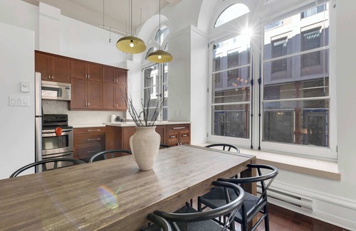 Old Montreal Apartamento | Elegant 2 level 3BD-3BA Old Mtl-Pool table&Parking