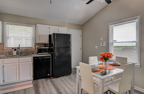Winston - Salem Condominio | Elegant 2Bed1B Condo in quiet neighborhood near WFU, UNSA, Hospitals.