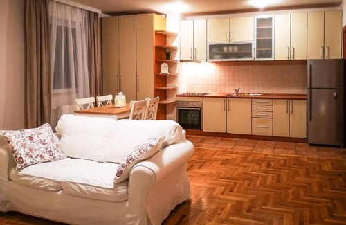 Novi Sad Apartamento | Elegant 2bedroom Downtown Suite