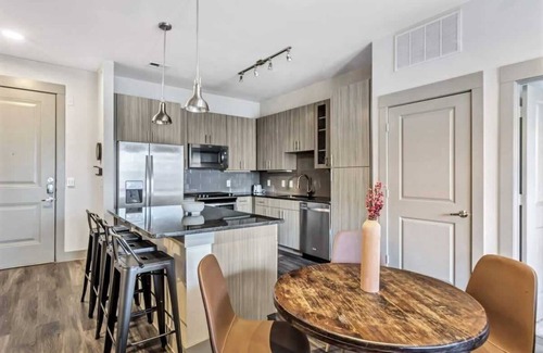 Collin County Apartamento | Elegant 2BR/2BA Retreat: Amenities Included