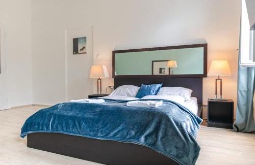 Matzleinsdorf Apartamento | Elegant 2BR Apartment for 6P, Good for Longstays