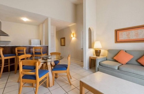 Campo de Golf Fonatur Hotel | Elegant 2BR Condo for Friends