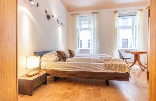Wieden Apartamento | Elegant 2BR City Retreat Prime Central Location