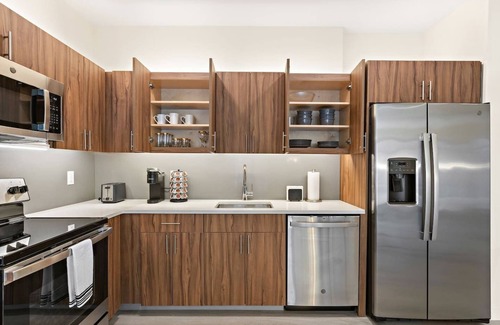 Newark Apartamento | Elegant ! 2BR Free Parking ! 30 min to NYC !
