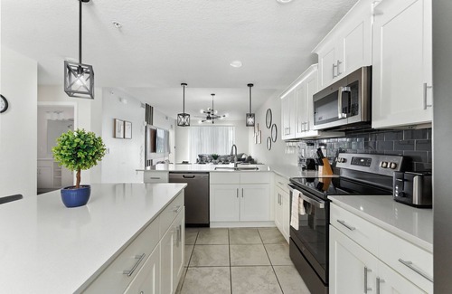 Kissimmee Apartamento | Elegant 2BR in Storey Lake, Top Location