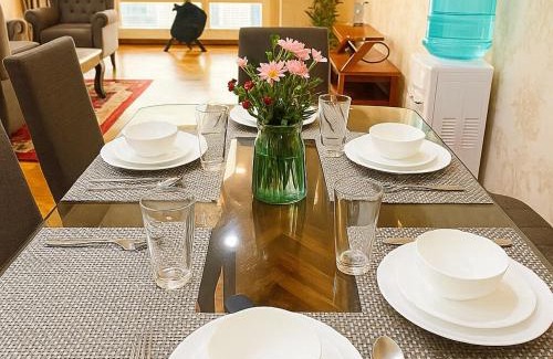 Ermita Apartamento | Elegant 2BR Manila Bay Sunset near US Embassy
