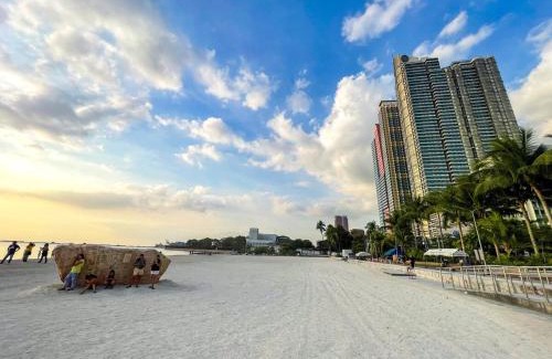 Ermita Apartamento | Elegant 2BR Manila Bay Sunset near US Embassy