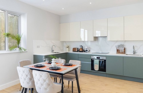 Golders Green Apartamento | Elegant 2BR | Sleeps 6 | Hotel-Style Comfort