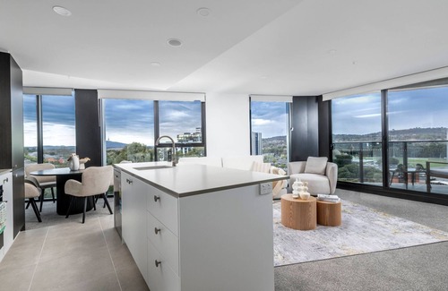 Phillip Apartamento | Elegant 2BR Stay with Gym, Cinema & Pool in ACT