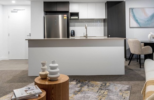 Phillip Apartamento | Elegant 2BR Stay with Gym, Cinema & Pool in ACT
