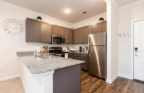 Waxhaw Apartamento | Elegant 2BR Suite in Downtown Waxhaw w. Pool