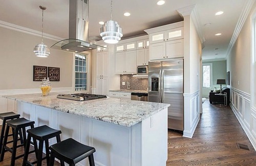 Irving Park Casa | Elegant 3-Bed, 3-Bath Home in Chicago <25-minutes to O’Hare & Downtown + Parking