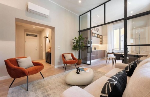 San Giovanni Apartamento | Elegant 3-Bedroom Apartment Overlooking Florence's Arcades
