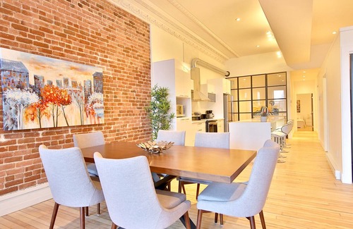 Old Montreal Condominio | Elegant 3-bedroom Condo ✭ Old Montreal ✭ Private Terrace