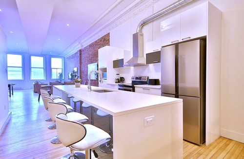 Old Montreal Condominio | Elegant 3-bedroom Condo ✭ Old Montreal ✭ Private Terrace