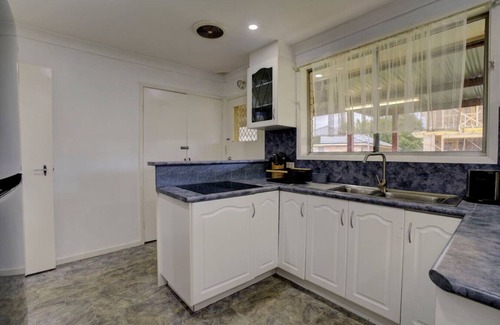 Werrington Casa | Elegant 3 Bedroom Haven Getaway Close to Golf Club