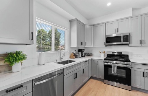 Upland Casa | Elegant 3-bedroom house in delightful Upland