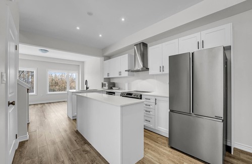 Cambridge Casa | Elegant 3-Story Townhouse | Ensuite Bath, Office & Free Parking