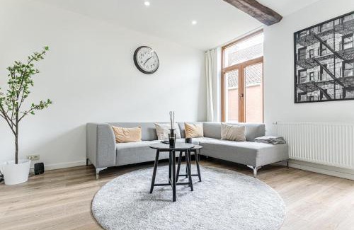 Ghent Apartamento | Elegant 3BR & 1LR Waterfront Retreat in Ghent