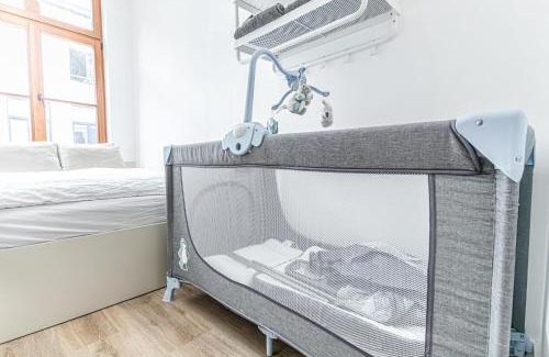 Ghent Apartamento | Elegant 3BR & 1LR Waterfront Retreat in Ghent