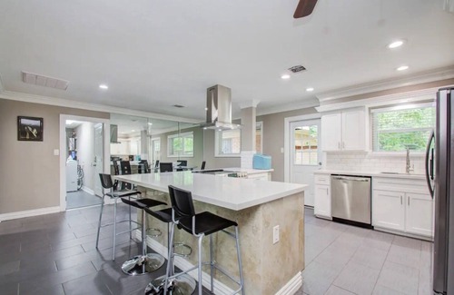 Garden Oaks Casa | Elegant 3BR 2BA - 10 min~Downtown & Galleria Houston