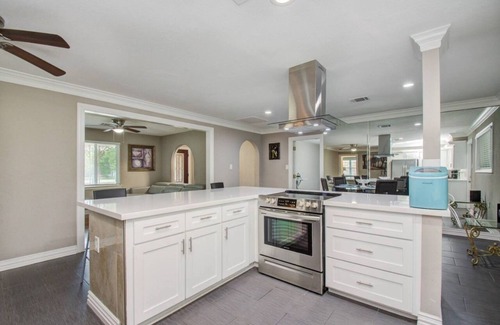 Garden Oaks Casa | Elegant 3BR 2BA - 10 min~Downtown & Galleria Houston