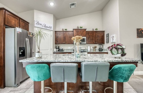 Roosevelt Casa | Elegant 3BR Home in Fresno