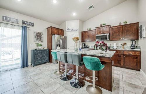 Roosevelt Casa | Elegant 3BR Home in Fresno