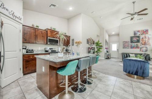 Roosevelt Casa | Elegant 3BR Home in Fresno