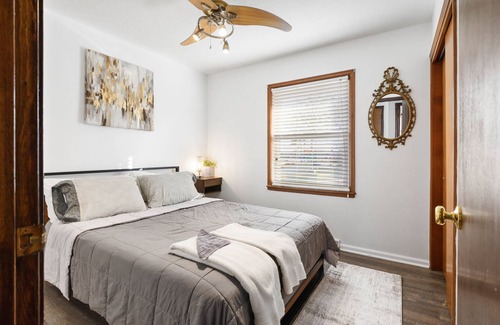 Waldron Casa | Elegant 3BR Home in Vibrant KC Area MOKA796800