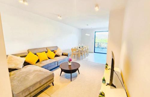 Hamm Apartamento | Elegant 3BR Retreat with terraces&parking