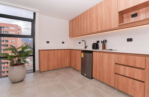 San Diego Apartamento | Elegant 3BR w/Jacuzzi - Work-Friendly in Poblado