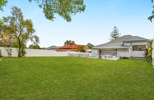 Newmarket Casa | Elegant 4-Bed Home Near Shops & Dining