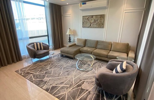 Budaiya Casa | Elegant 4 Bedroom Bungalow with all inside amenities.Good for 10 family members