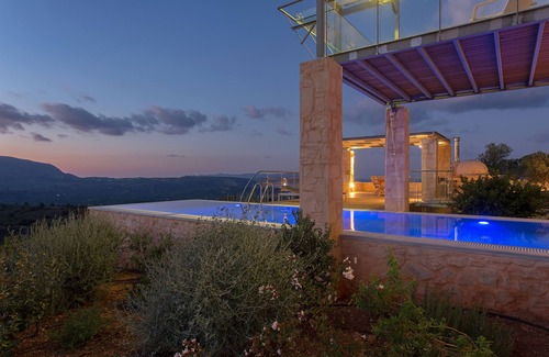 Apokoronas Villa | Elegante villa de 4 dormitorios muy cerca del mar con increíbles vistas al mar.
