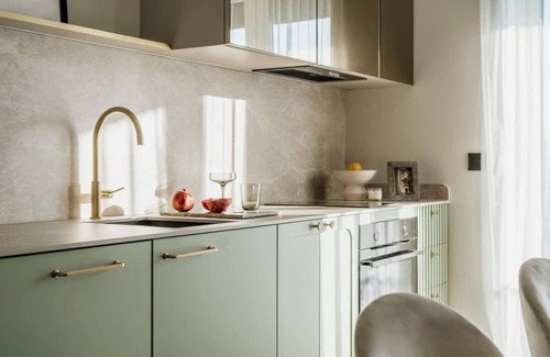 Piasek Połnoc Apartamento | Elegant 4-Bedroom Haven with Scenic Views