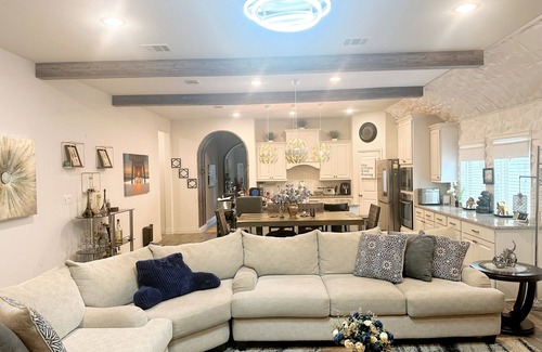 Richmond Casa | ELEGANT 4-BEDROOM OASIS