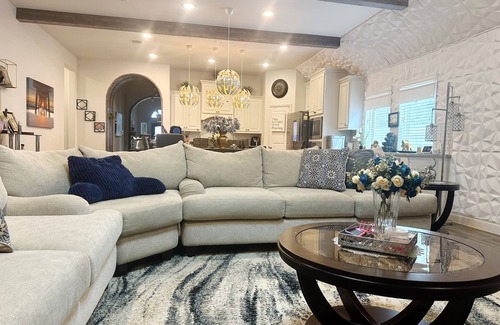 Richmond Casa | ELEGANT 4-BEDROOM OASIS