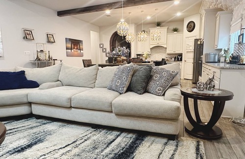 Richmond Casa | ELEGANT 4-BEDROOM OASIS