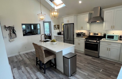 Maywood Casa | Elegant 4-Story Home Near NYC, Malls & Universities — Family Friendly